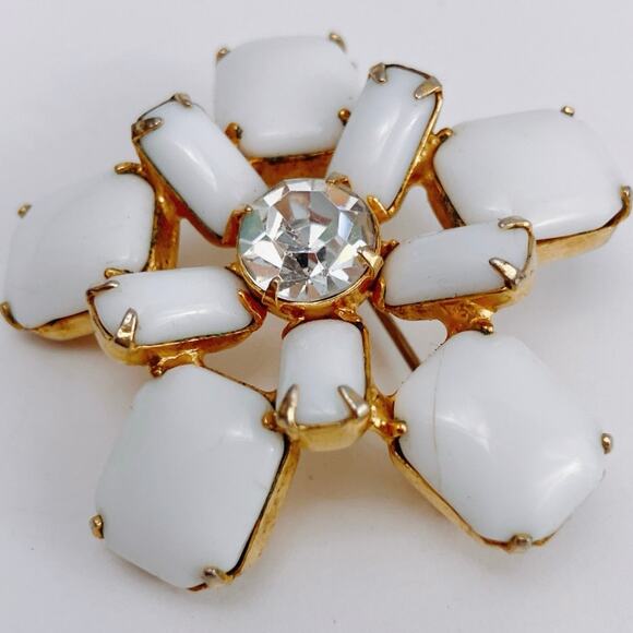 Vintage Mid Century Brooch Milk Glass Gold Tone Floral Pin 1950s - Picture 5 of 9